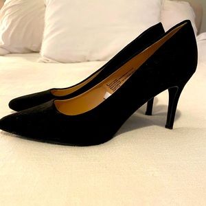 Black suede pointed toed heels. Size 9. Never worn!